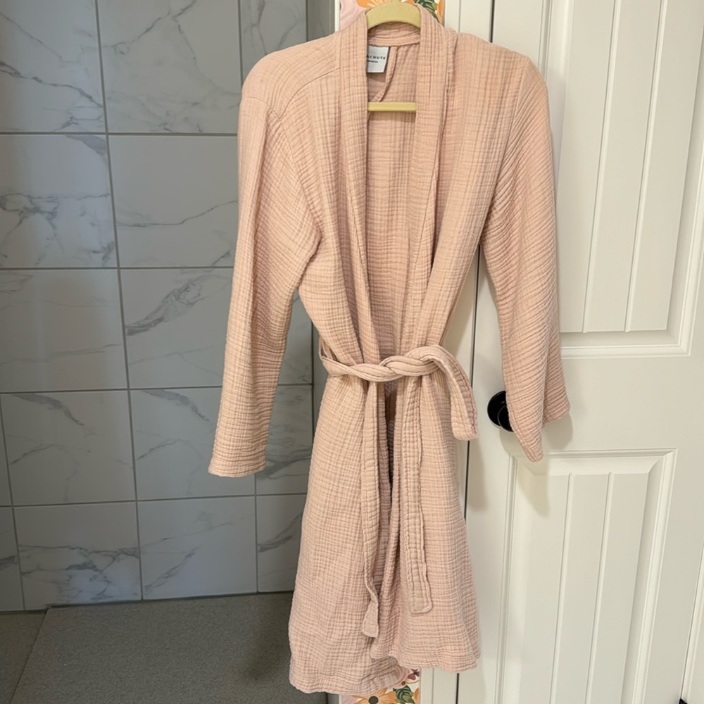 Parachute pink muslin bathrobe